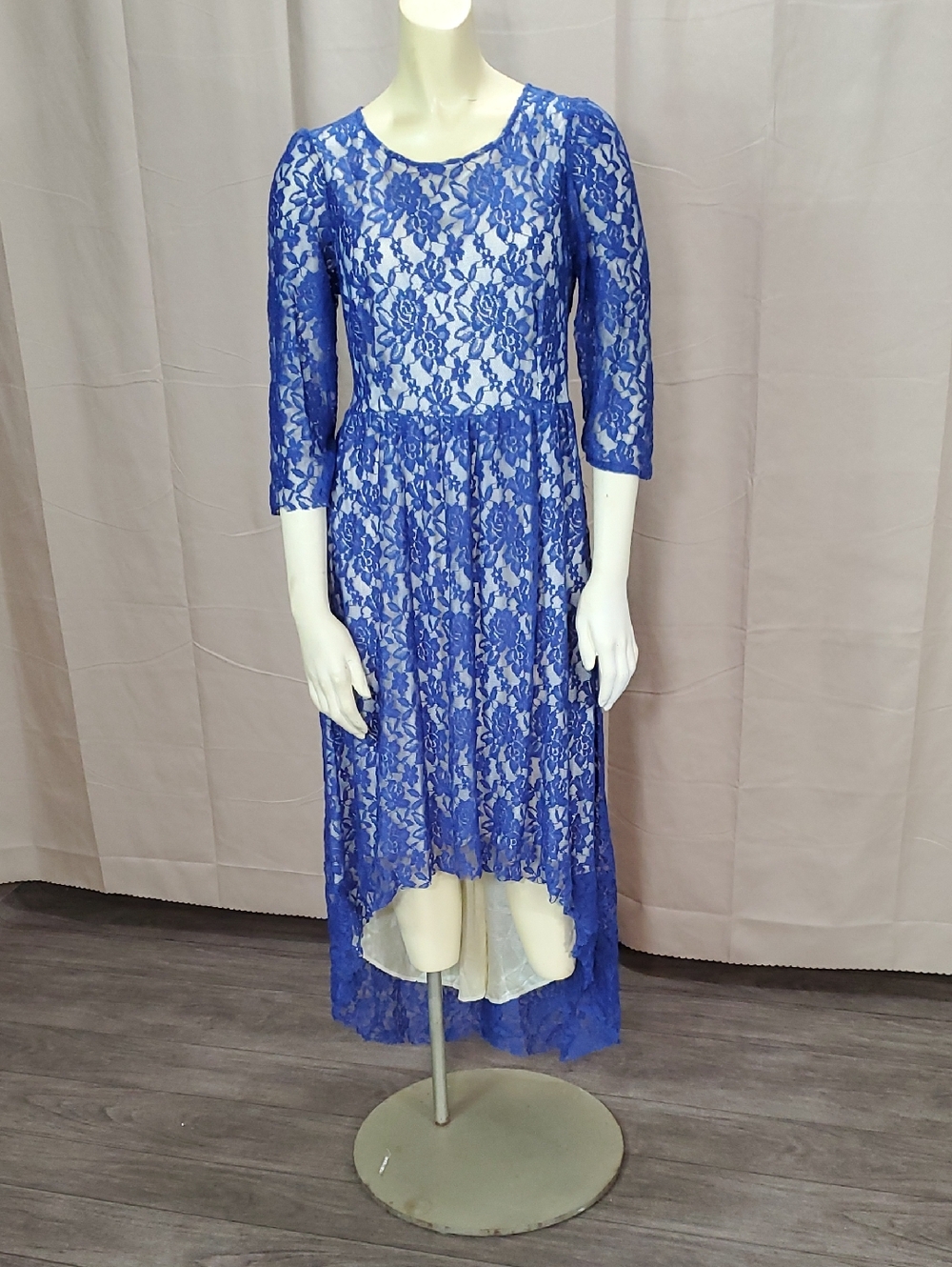 Blue Lace High-Low Dress with Three-Quarter Sleeves